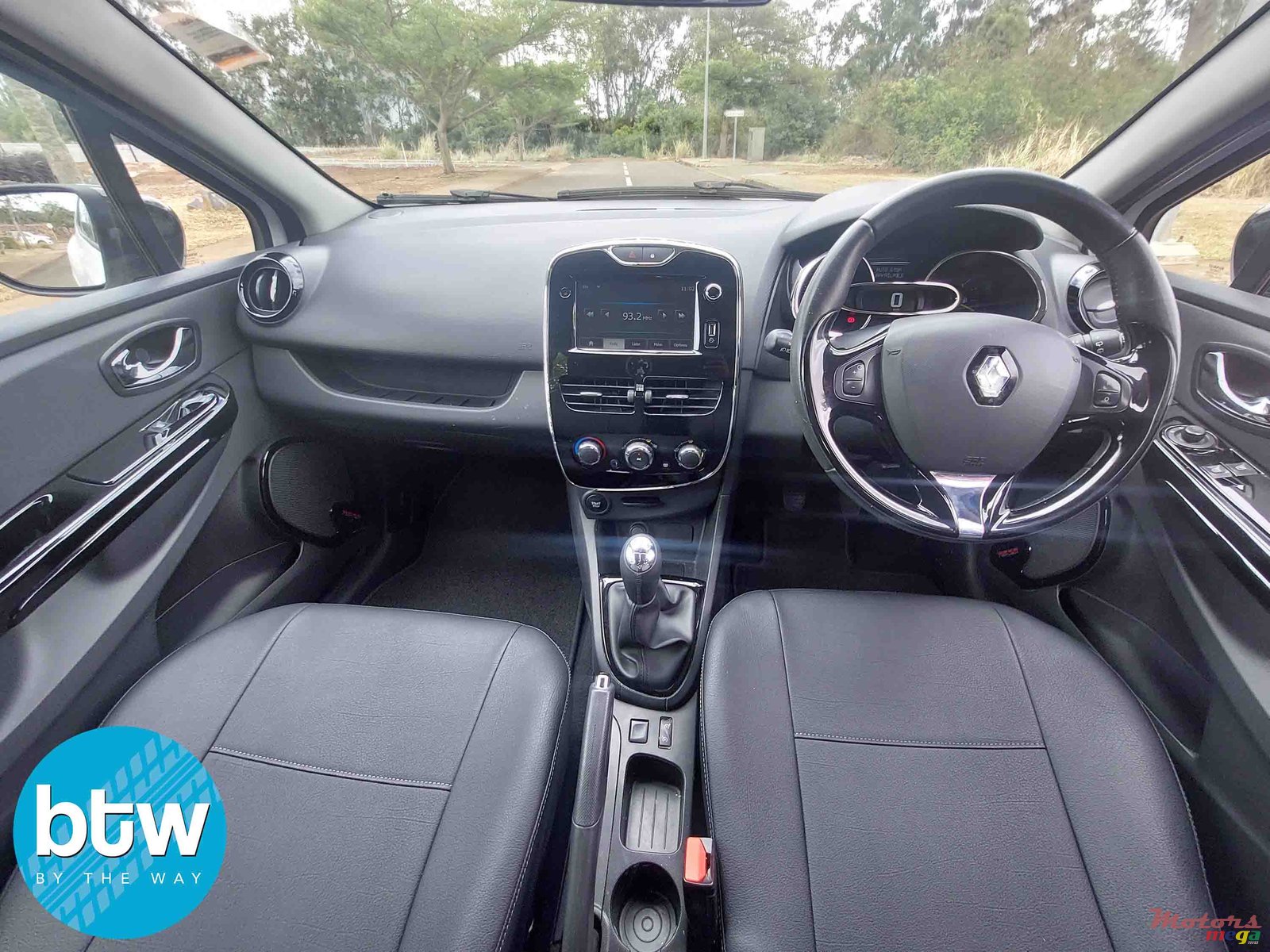 2015' Renault Clio photo #6