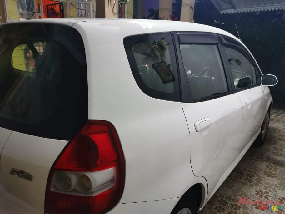 2006' Honda Fit photo #2