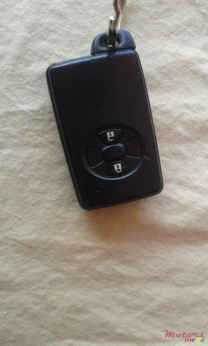 2008' Toyota Vitz photo #5