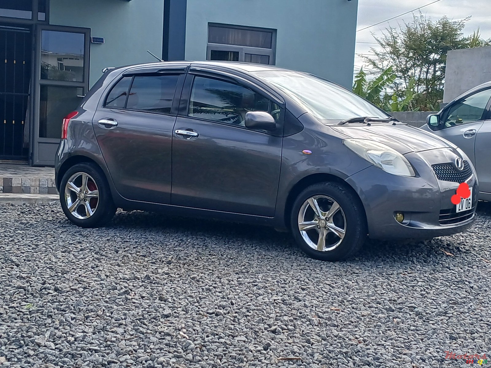 2006' Toyota Vitz photo #1