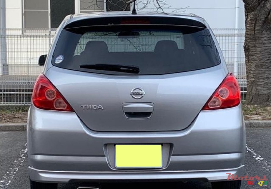 2005' Nissan Tiida photo #1