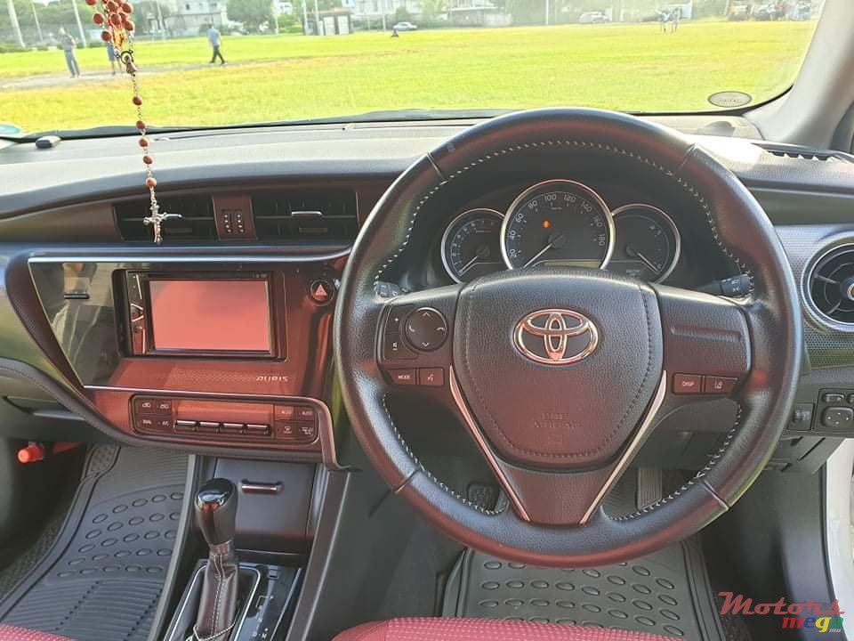 2017' Toyota Auris photo #2