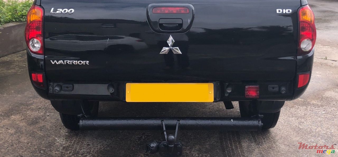 2017' Mitsubishi photo #2