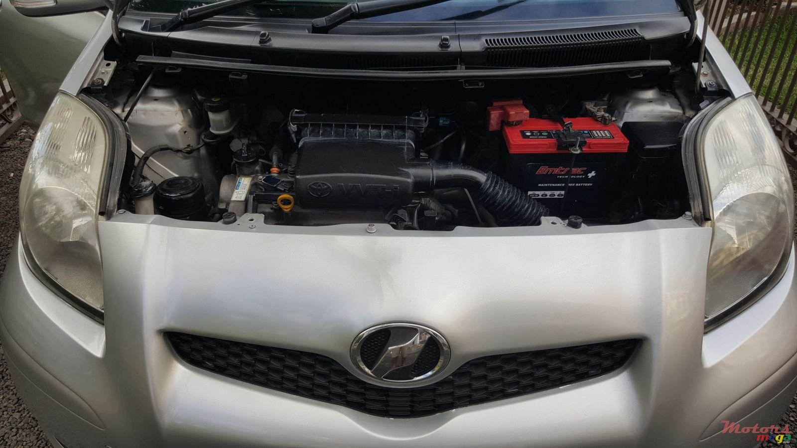 2009' Toyota Vitz photo #1