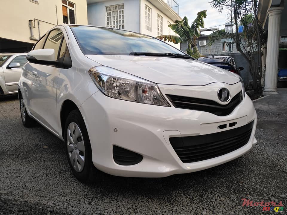 2013' Toyota Vitz photo #2