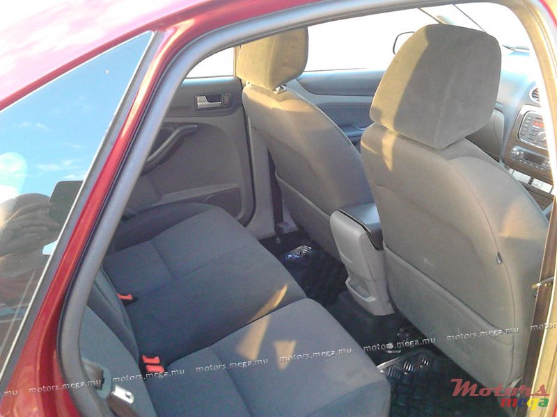 2011' Ford Focus photo #5