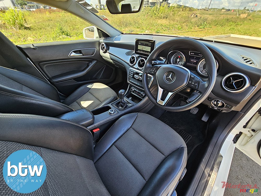 2014' Mercedes-Benz CLA 200 photo #5