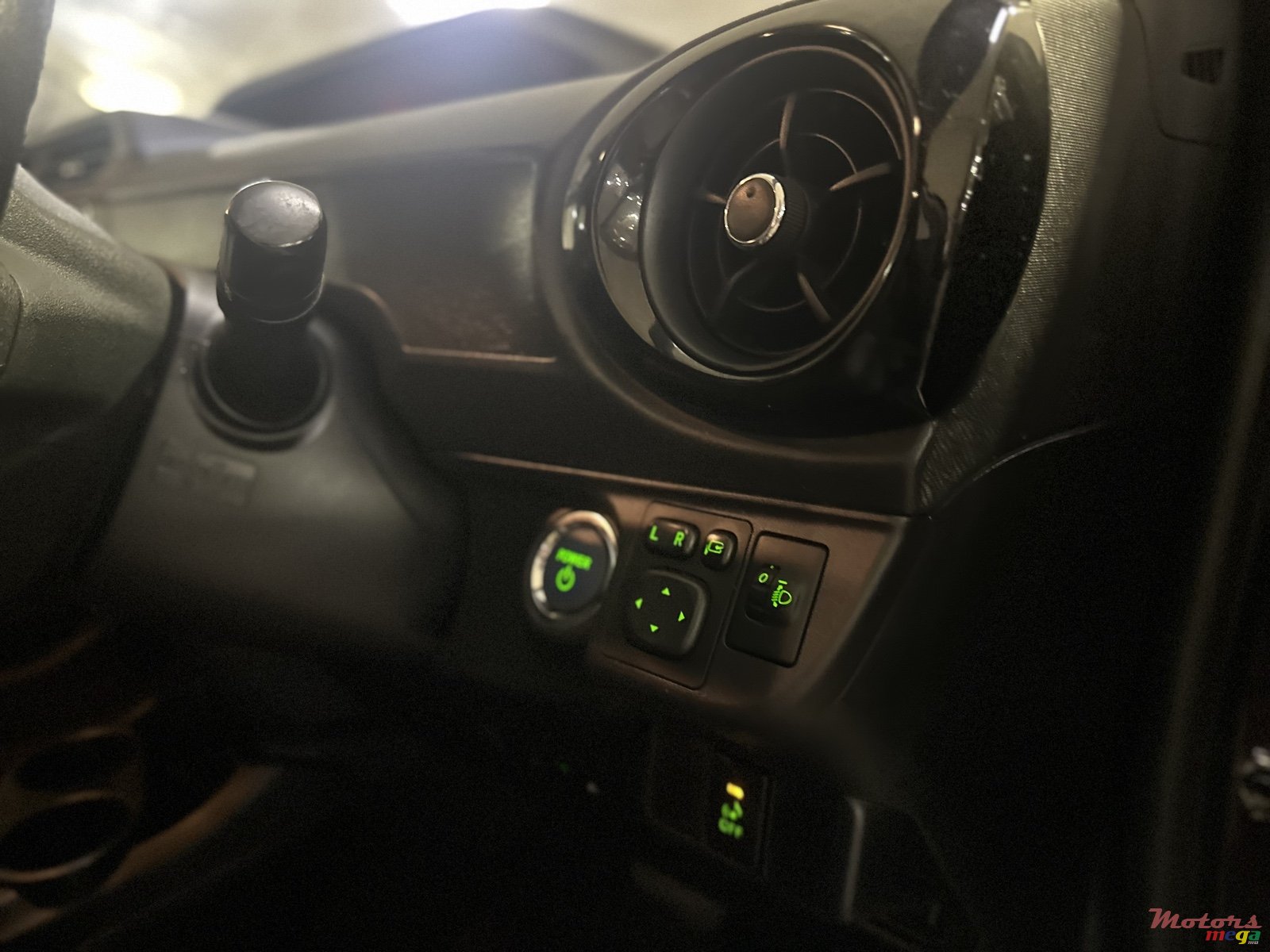 2015' Toyota Aqua photo #6