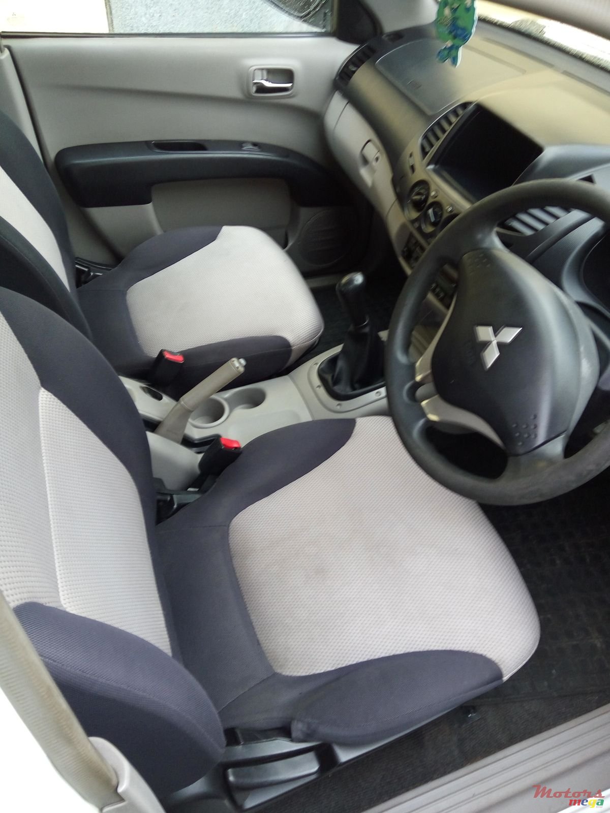 2009' Mitsubishi L 200 photo #3