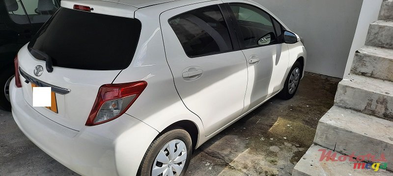 2011' Toyota Vitz photo #2