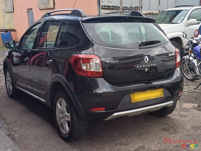 2014' Renault Sandero photo #2