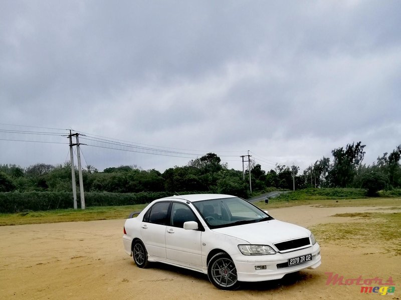 2002' Mitsubishi Lancer photo #5