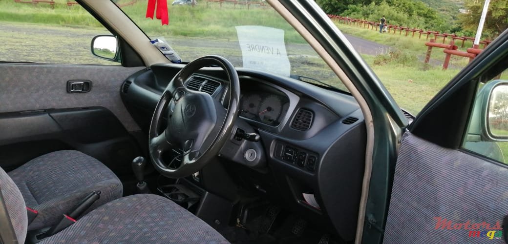 2000' Toyota photo #7