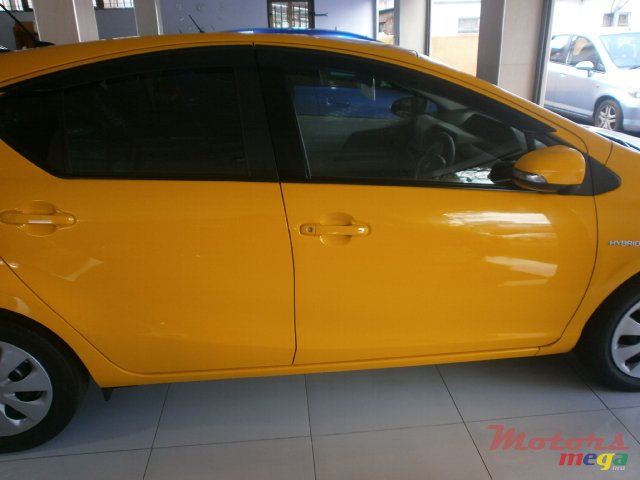2013' Toyota Prius c Aqua photo #2