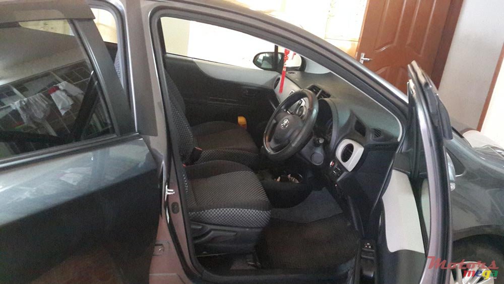 2011' Toyota Vitz photo #5