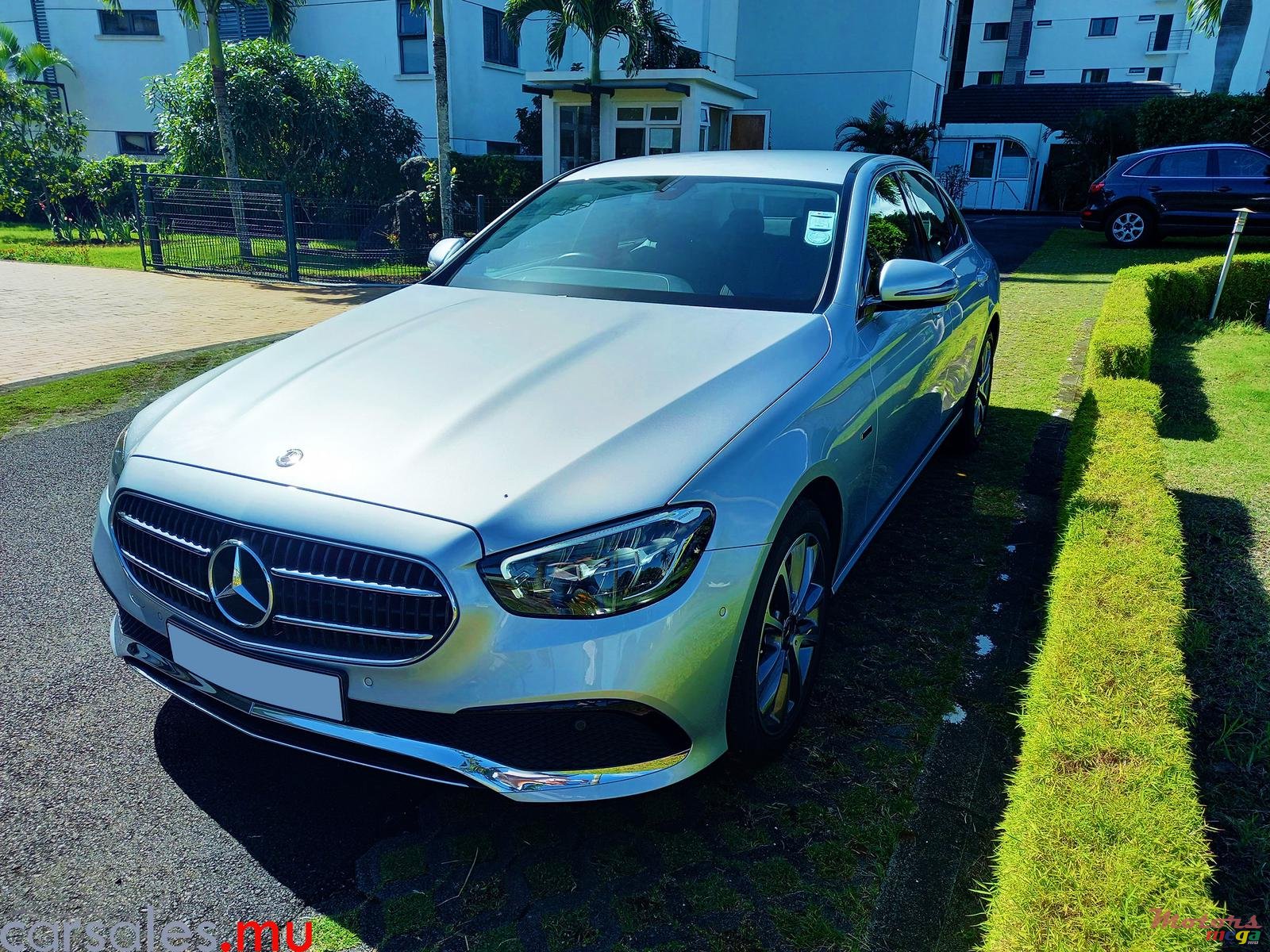 2020' Mercedes-Benz E-Class E300e Plug-In photo #2