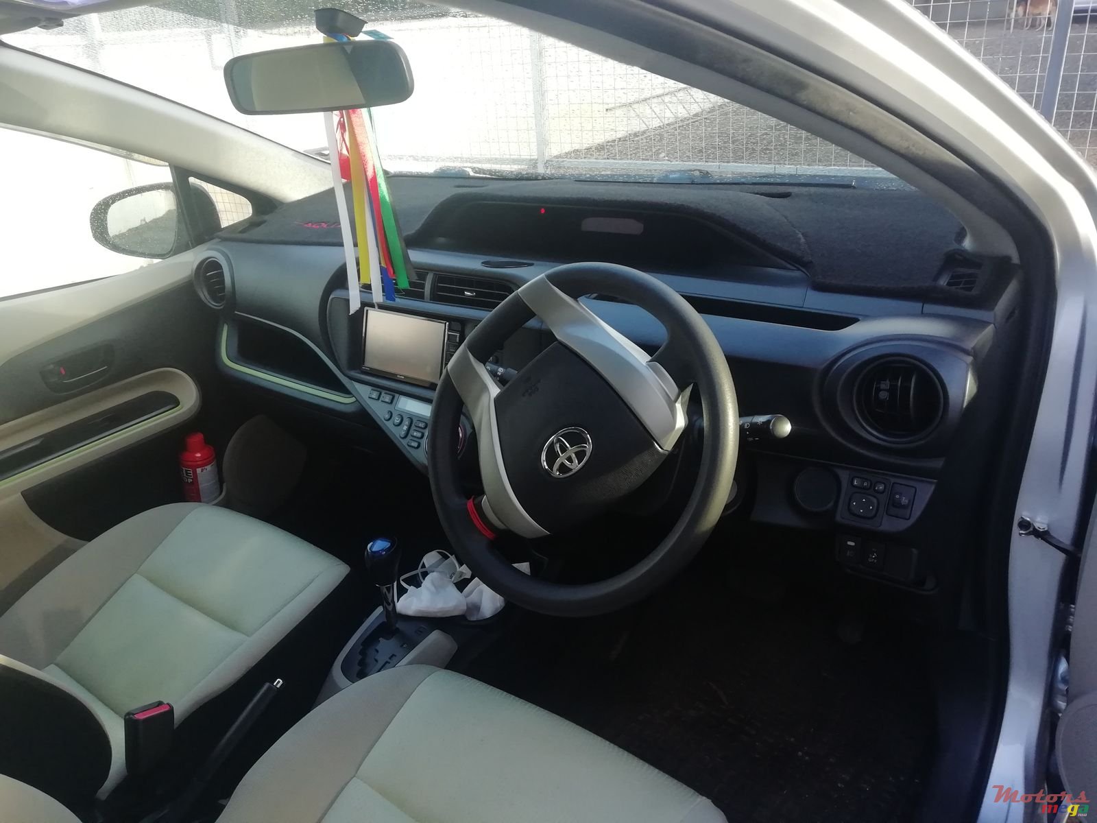 2015' Toyota Aqua photo #2