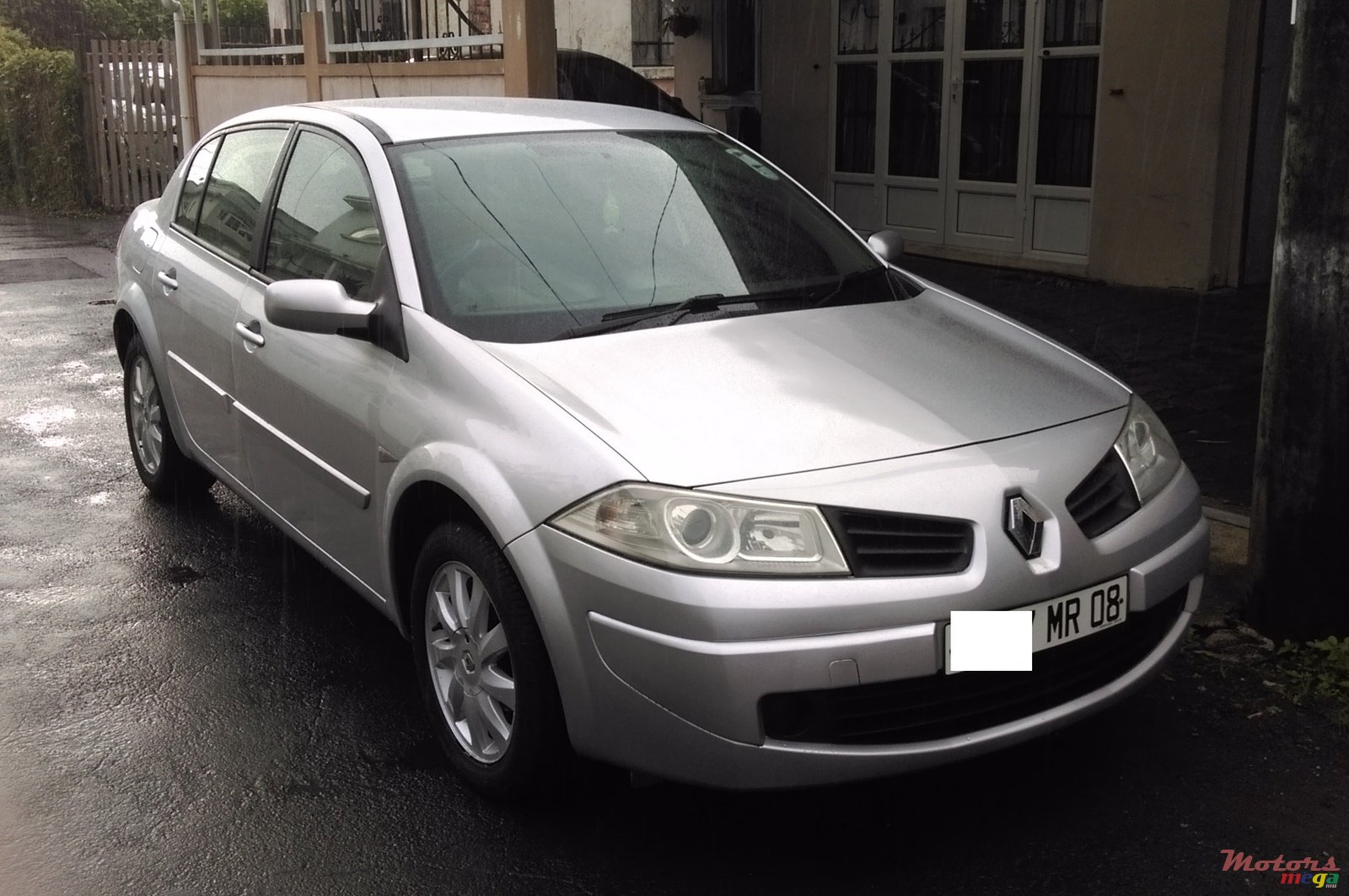 2008' Renault Megane photo #1