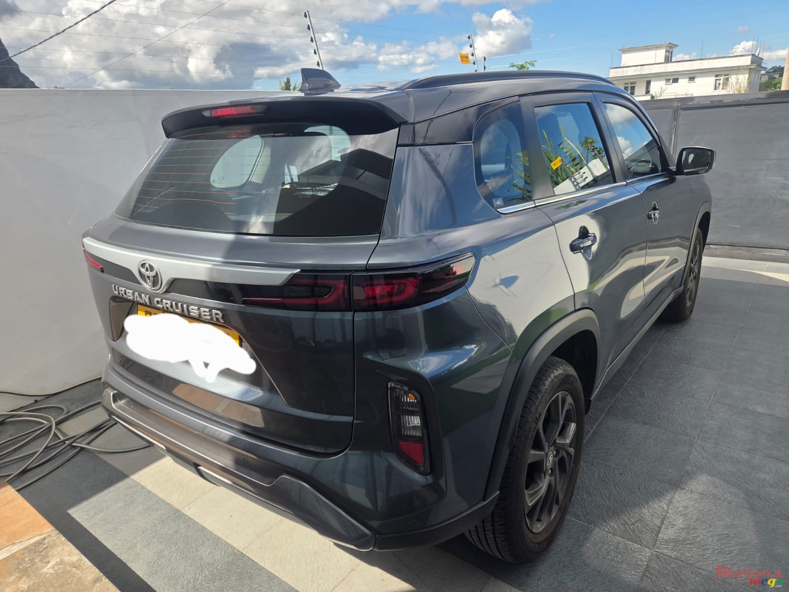2023' Toyota Urban Cruiser photo #2