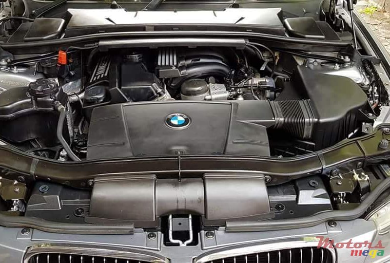 2010' BMW 3 Series Compact photo #7