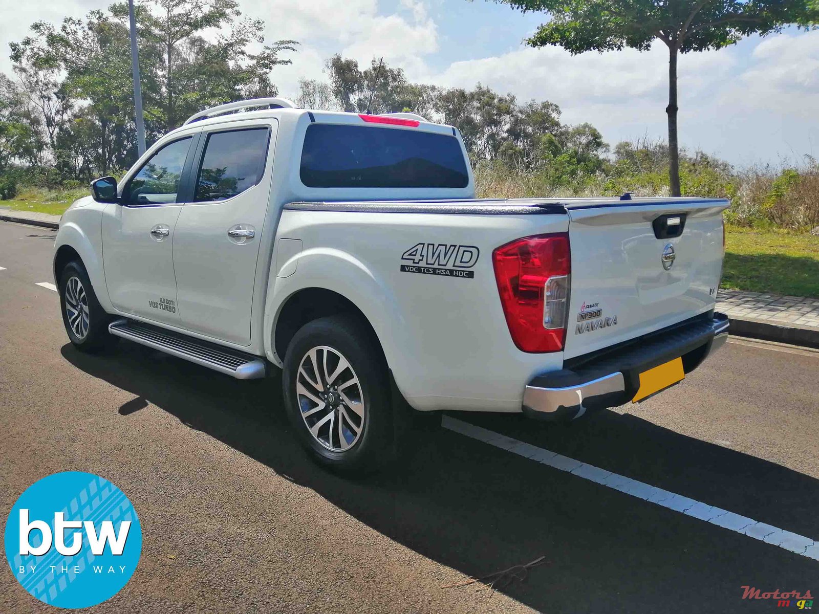 2016' Nissan Navara 4X4 Automatic photo #2