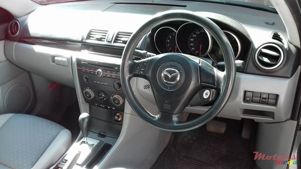 2005' Mazda Axela photo #3