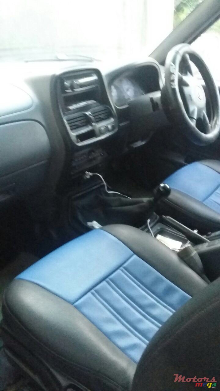 2003' Nissan Hardbody 4x2 photo #4