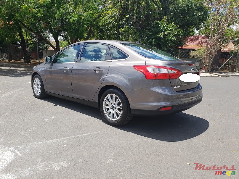 2012' Ford Focus photo #3