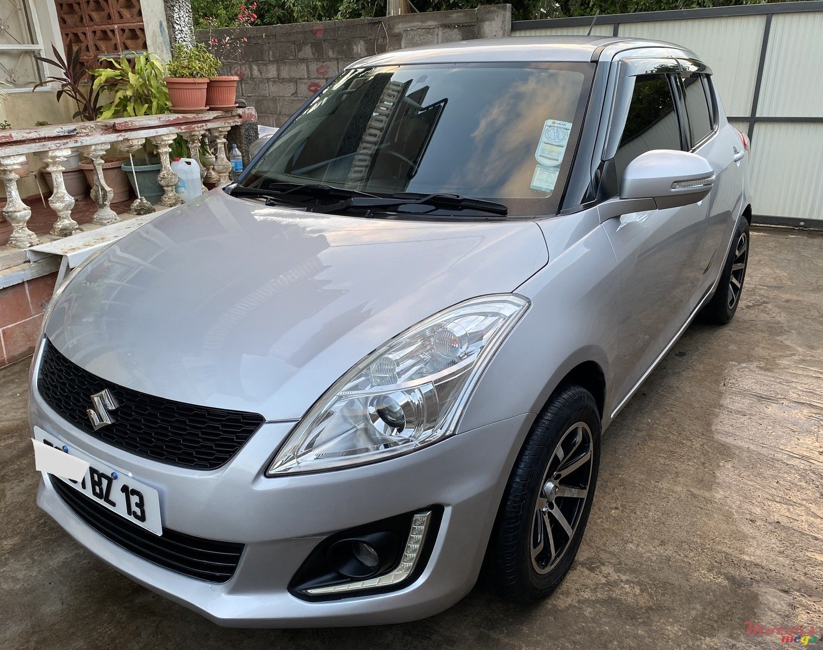 2013' Suzuki Swift photo #2