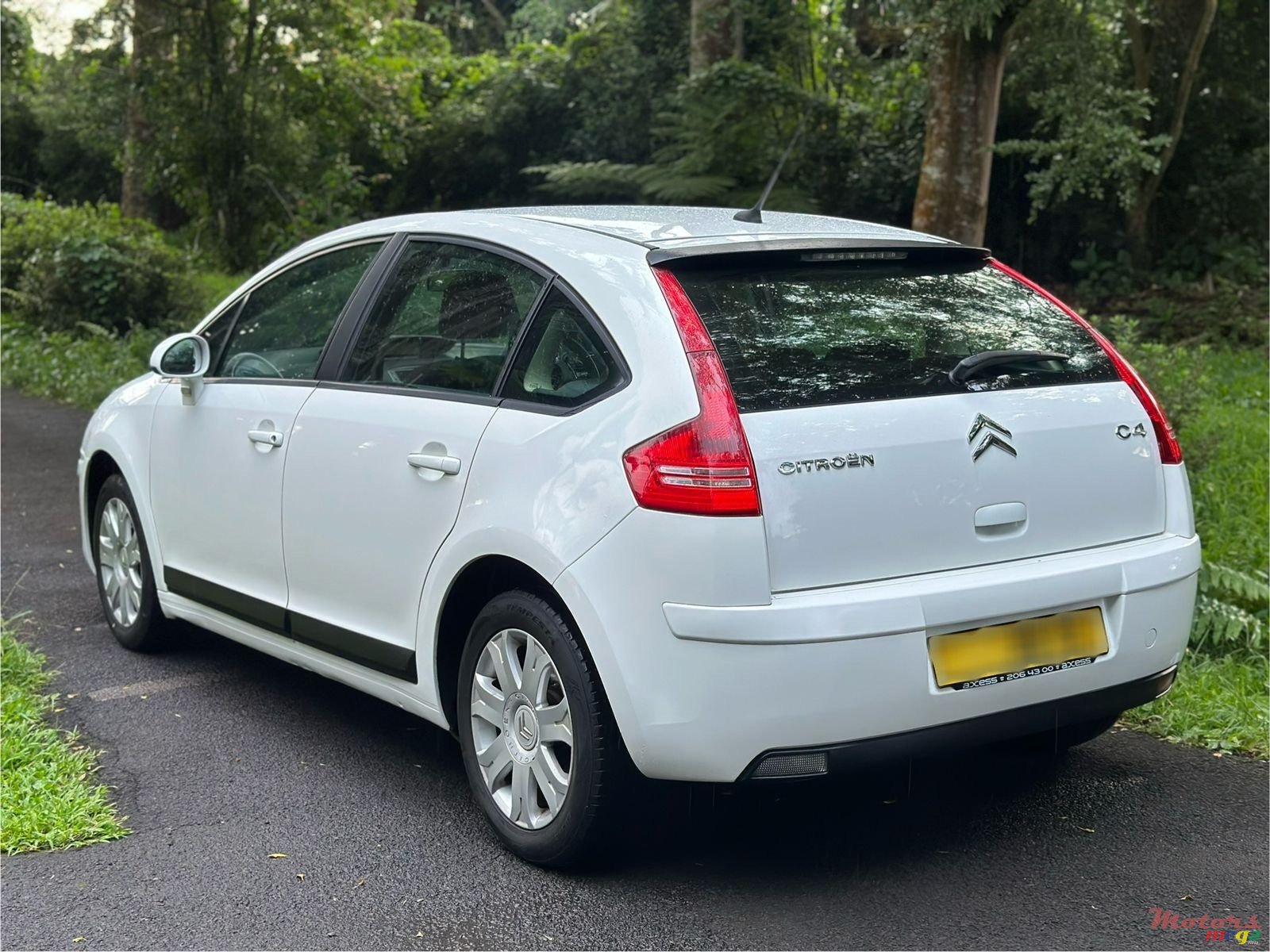 2010' Citroen C4 photo #3