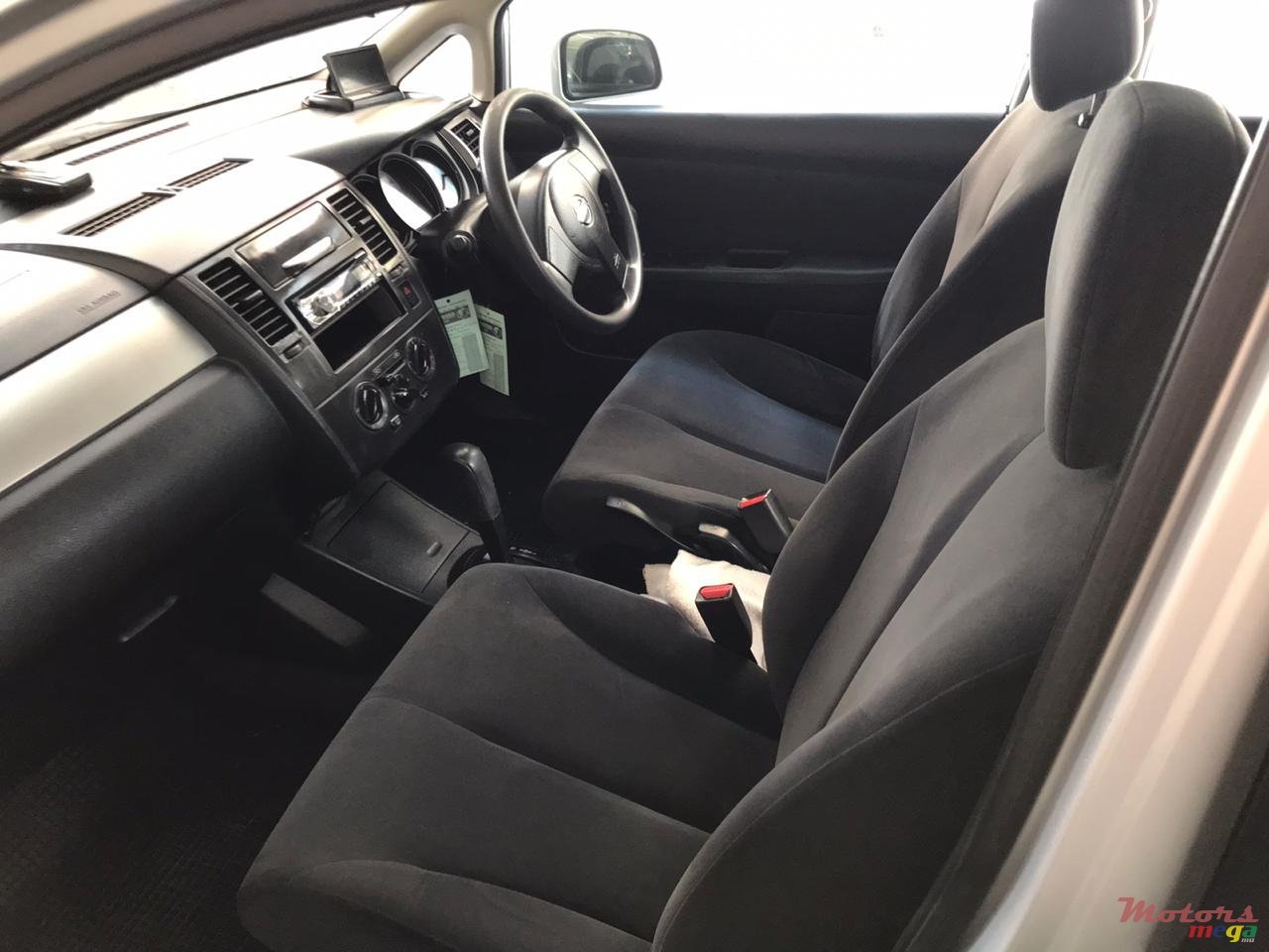 2011' Nissan Tiida photo #6