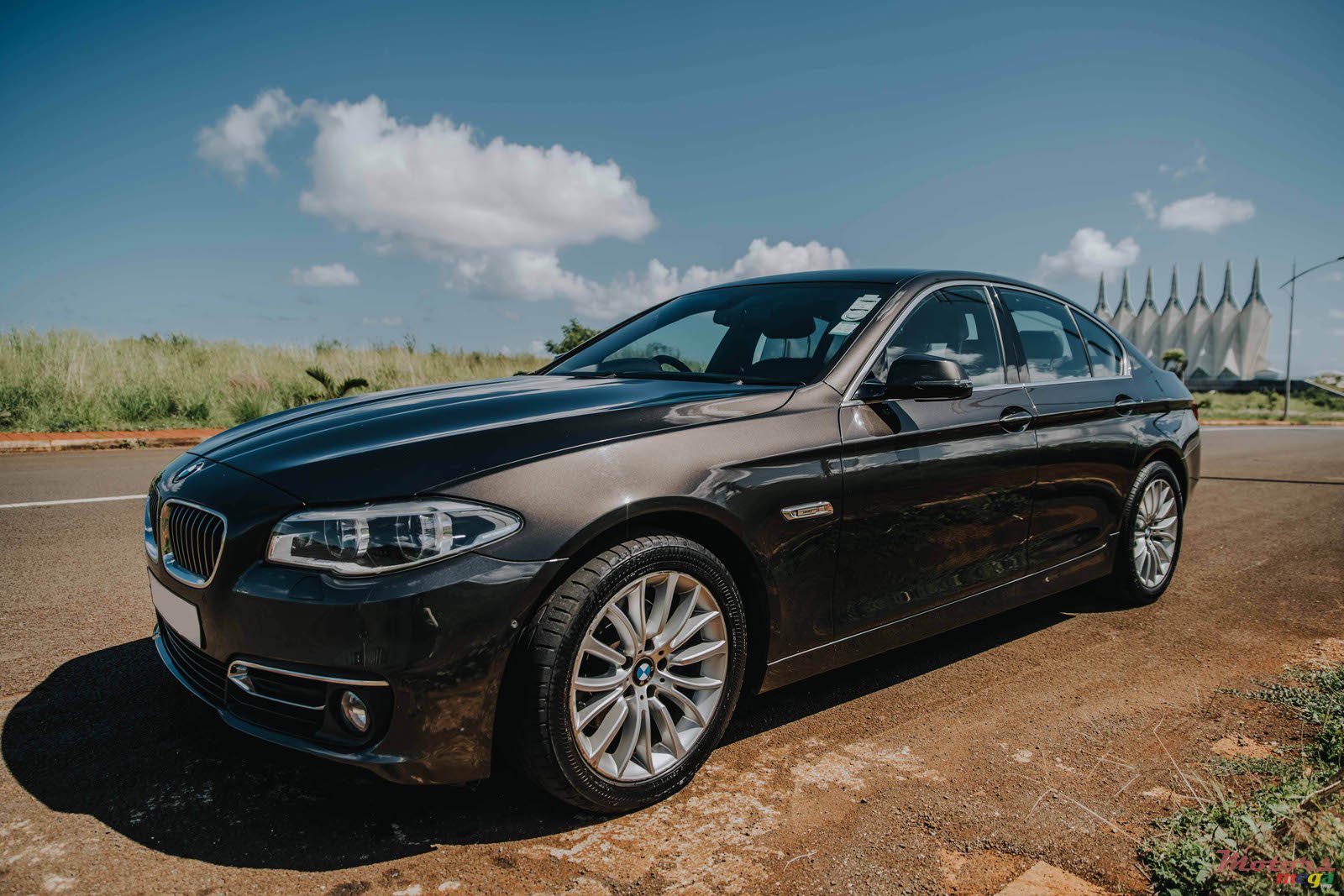 2015' BMW 528 photo #2