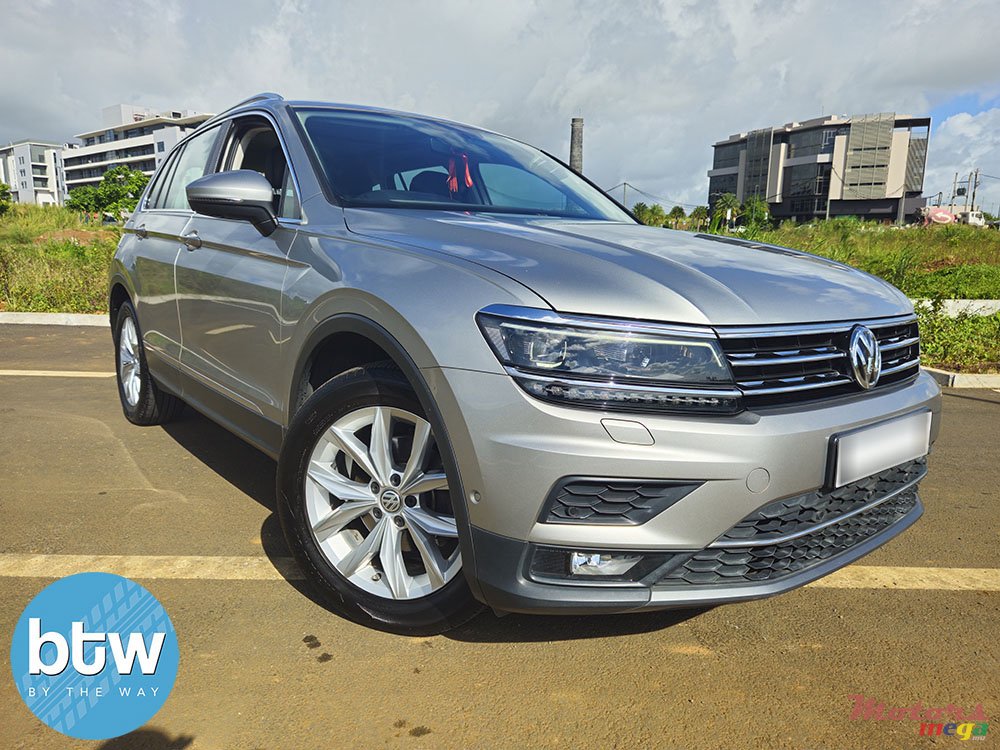 2019' Volkswagen Tiguan HIGHLINE photo #1
