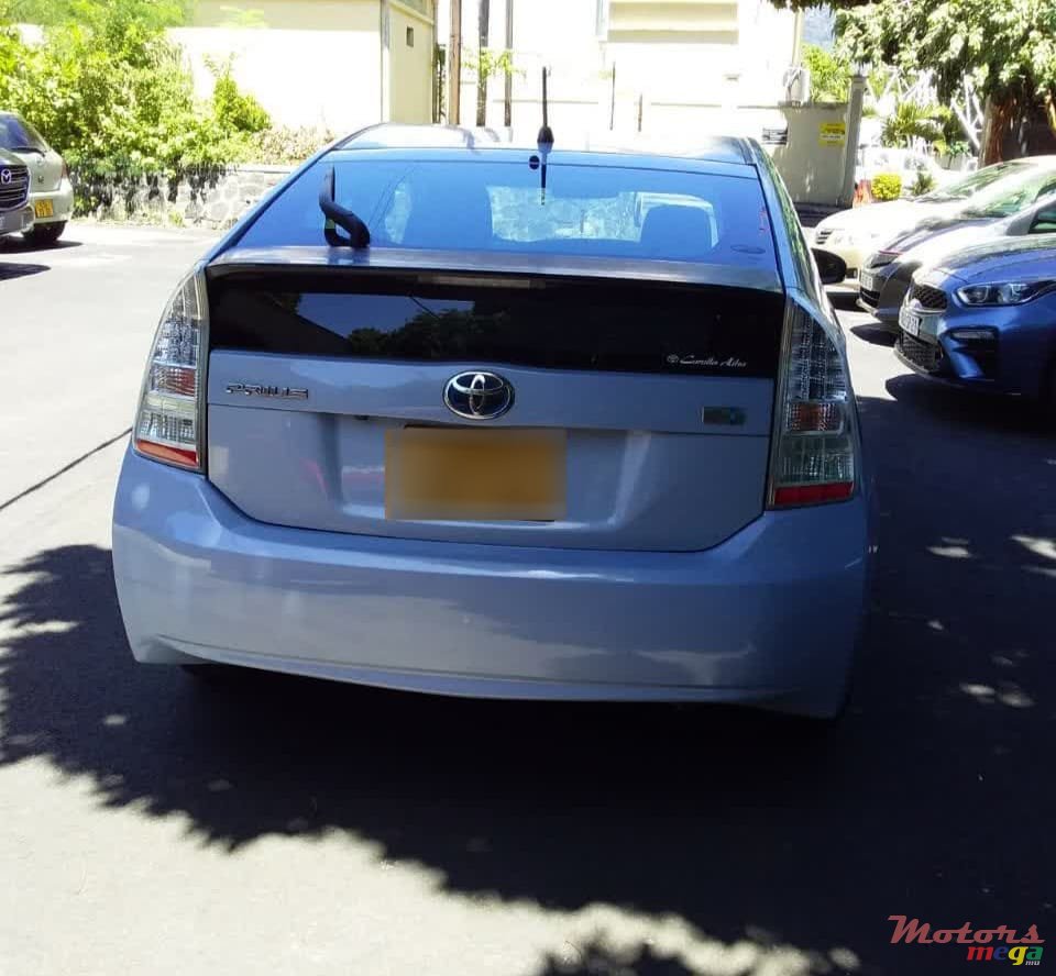 2010' Toyota Prius photo #2