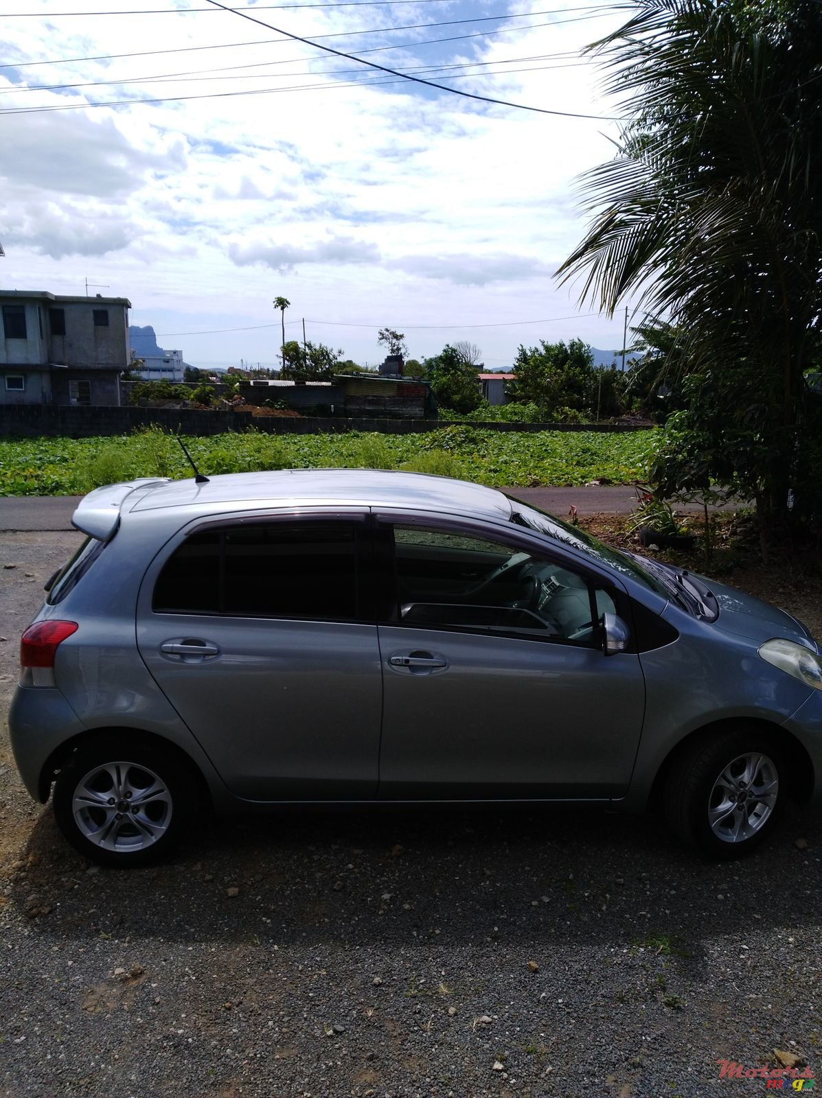 2010' Toyota Vitz photo #4