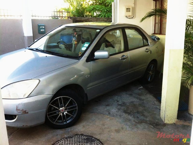 2005' Mitsubishi Lancer GLX photo #1