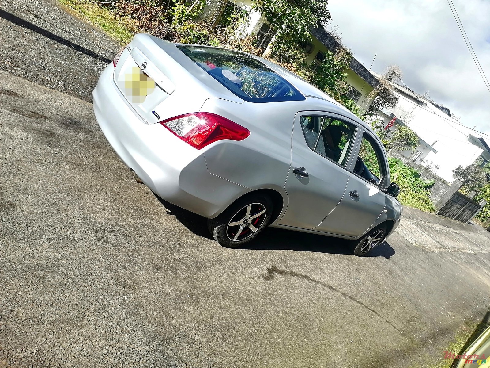 2013' Nissan photo #3