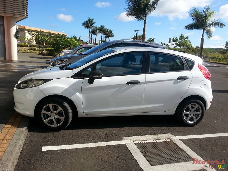 2011' Ford Fiesta photo #1