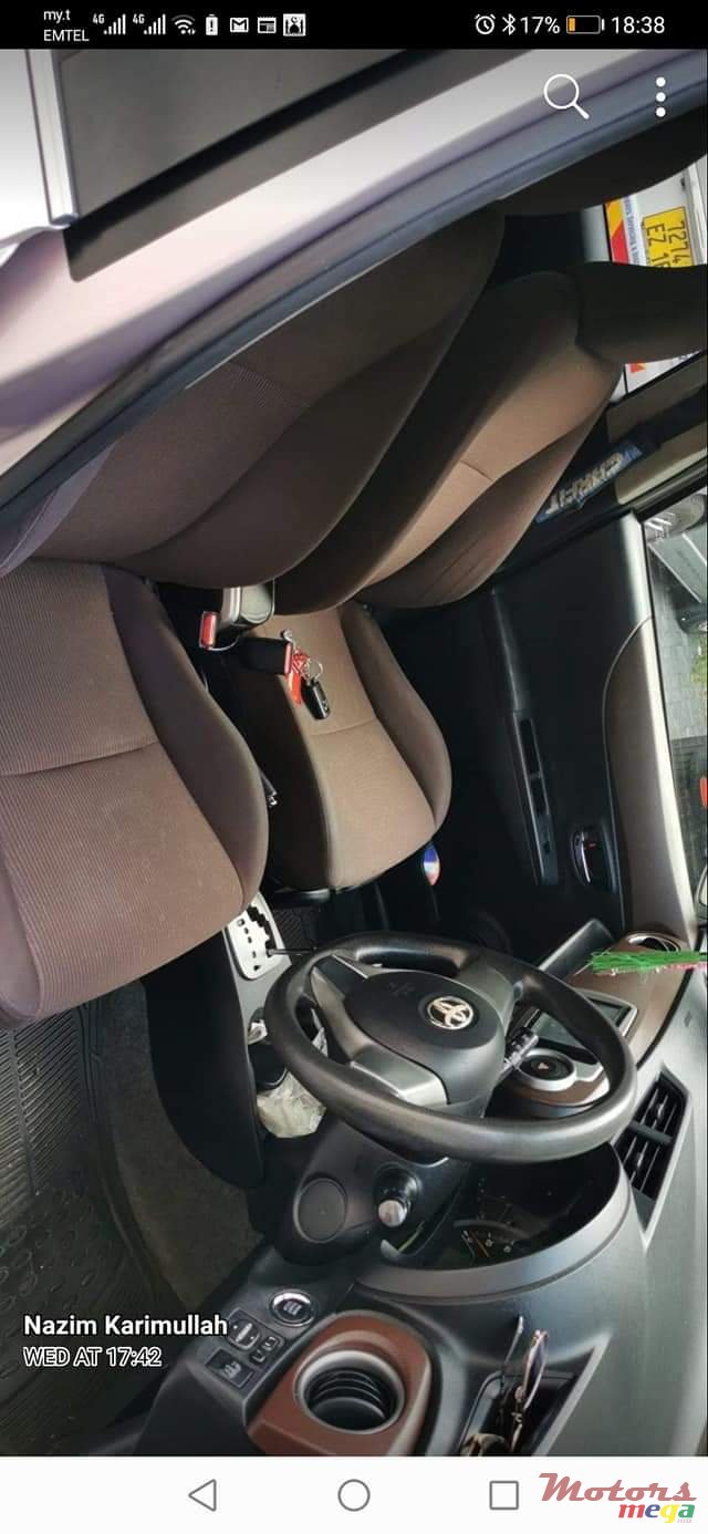 2011' Toyota Vitz photo #6