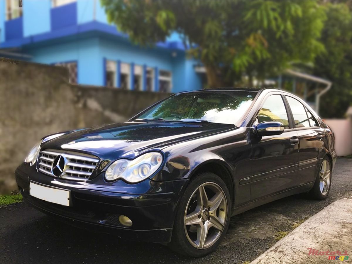 2002' Mercedes-Benz C-Class photo #1