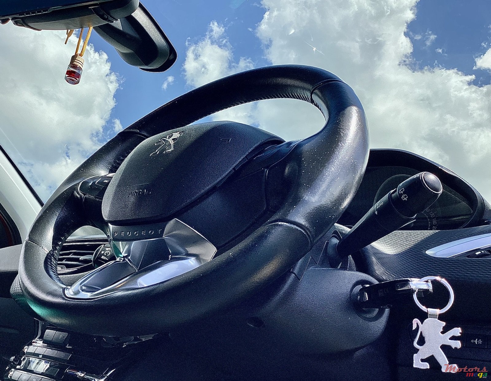 2018' Peugeot 2008 PURETECH-57844117 photo #7