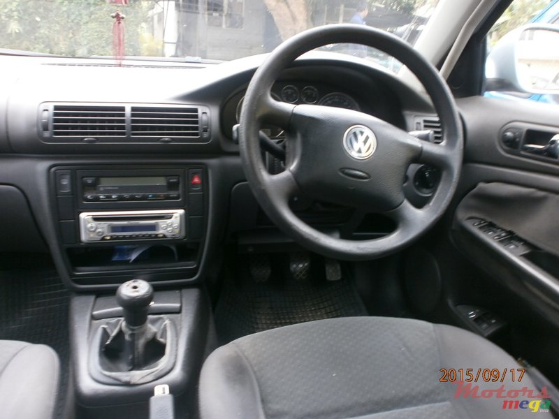 2004' Volkswagen Passat photo #3