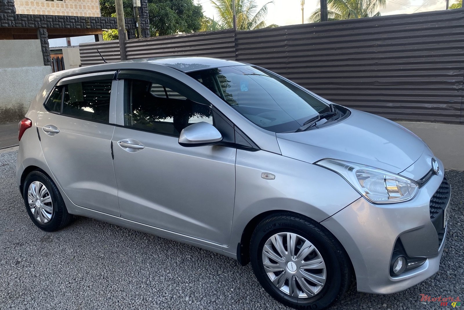 2018' Hyundai i10 Grand Auto photo #2