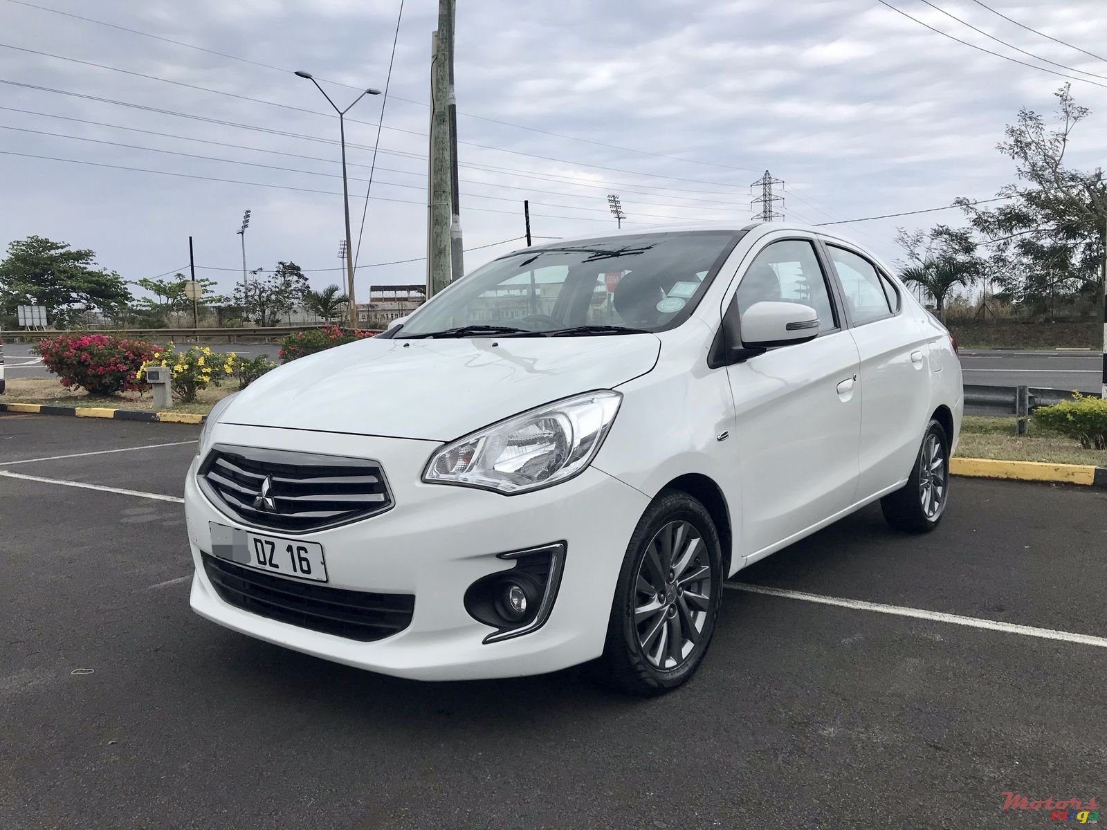 2016' Mitsubishi photo #1