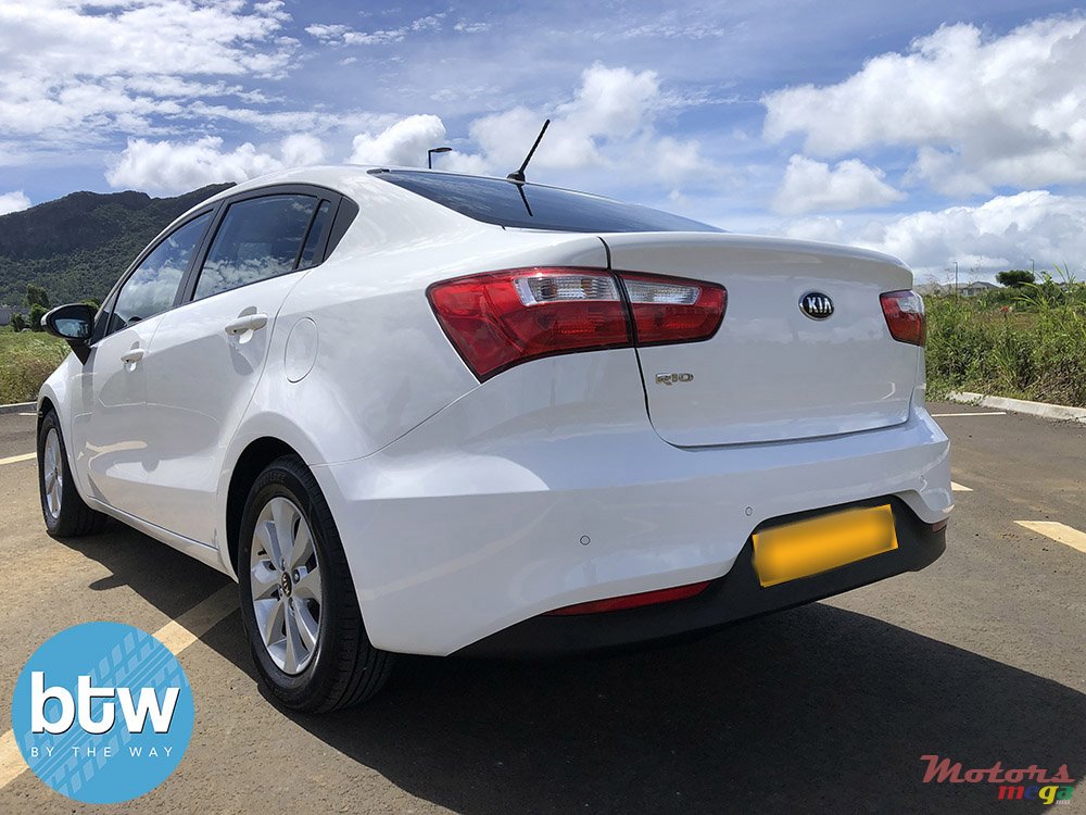 2015' Kia Rio photo #3