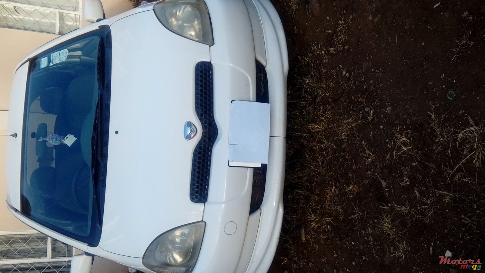 2001' Toyota Vitz photo #1