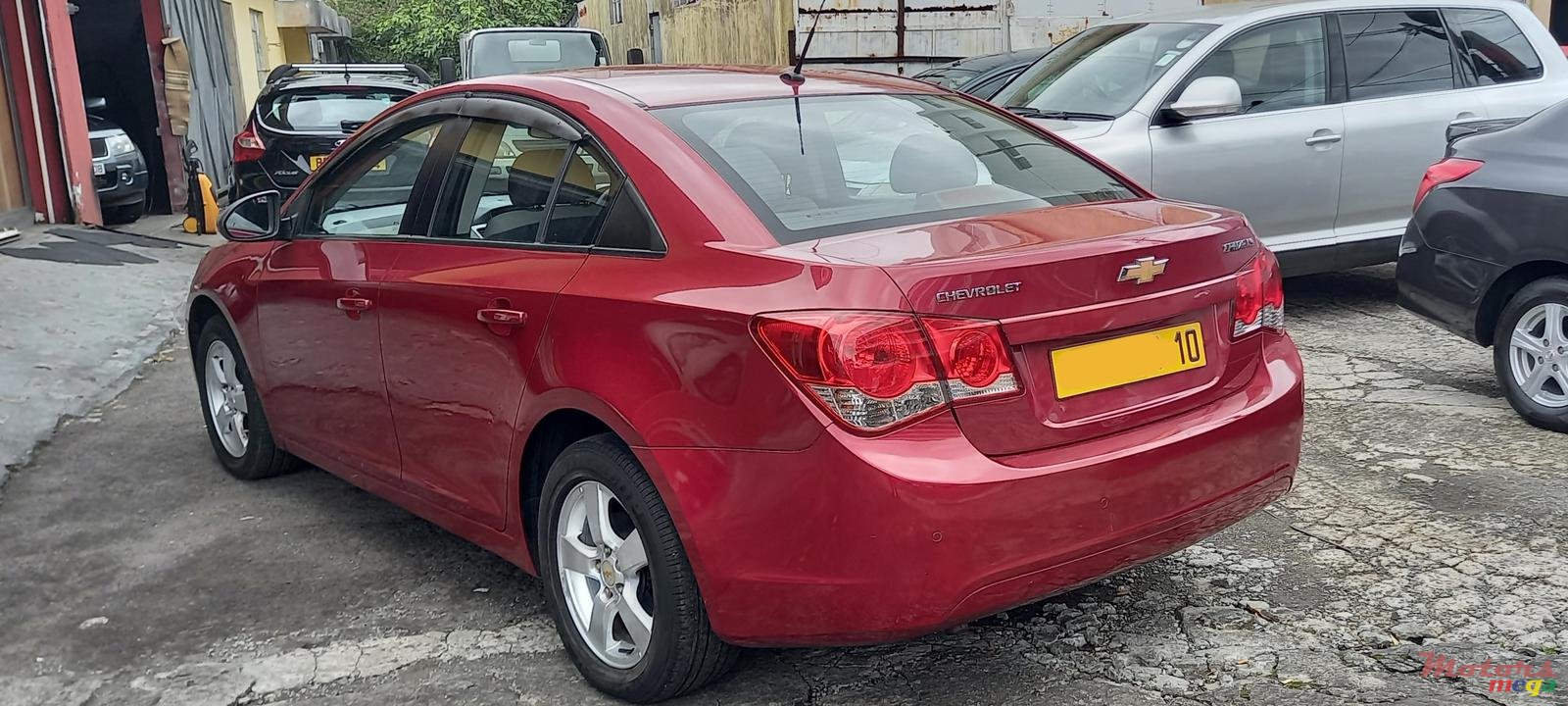 2010' Chevrolet Cruze photo #3