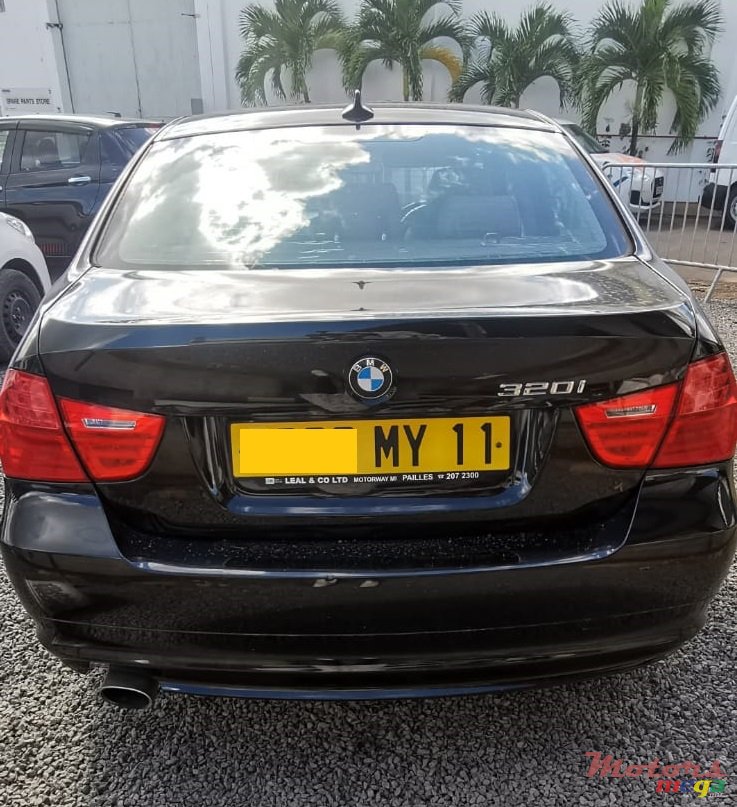 2011' BMW 320 i photo #7
