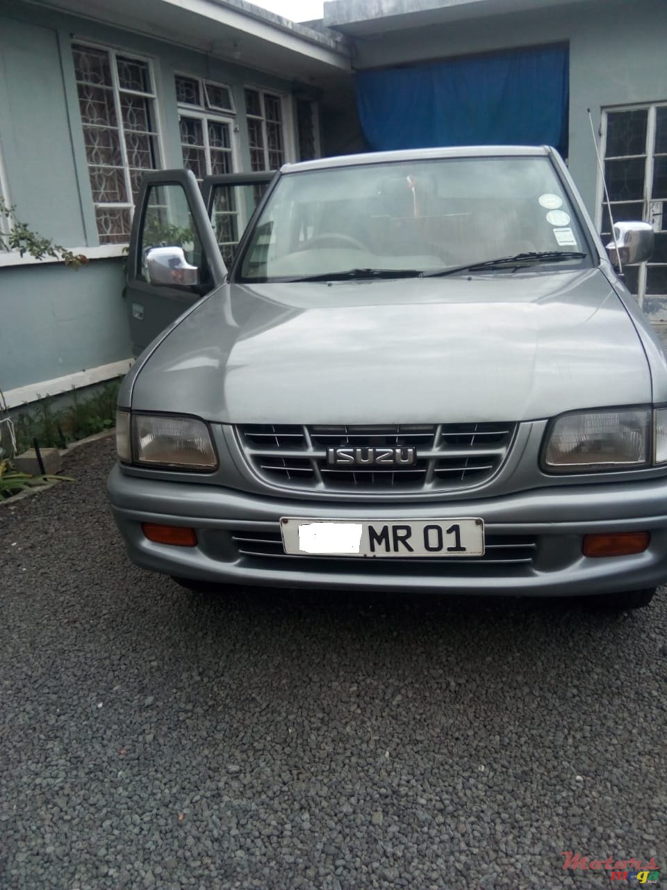 2001' Isuzu TFR photo #1