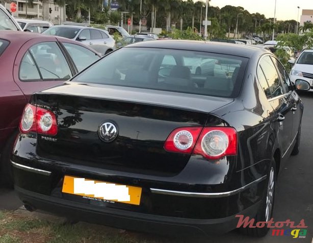 2011' Volkswagen Passat FSI photo #1